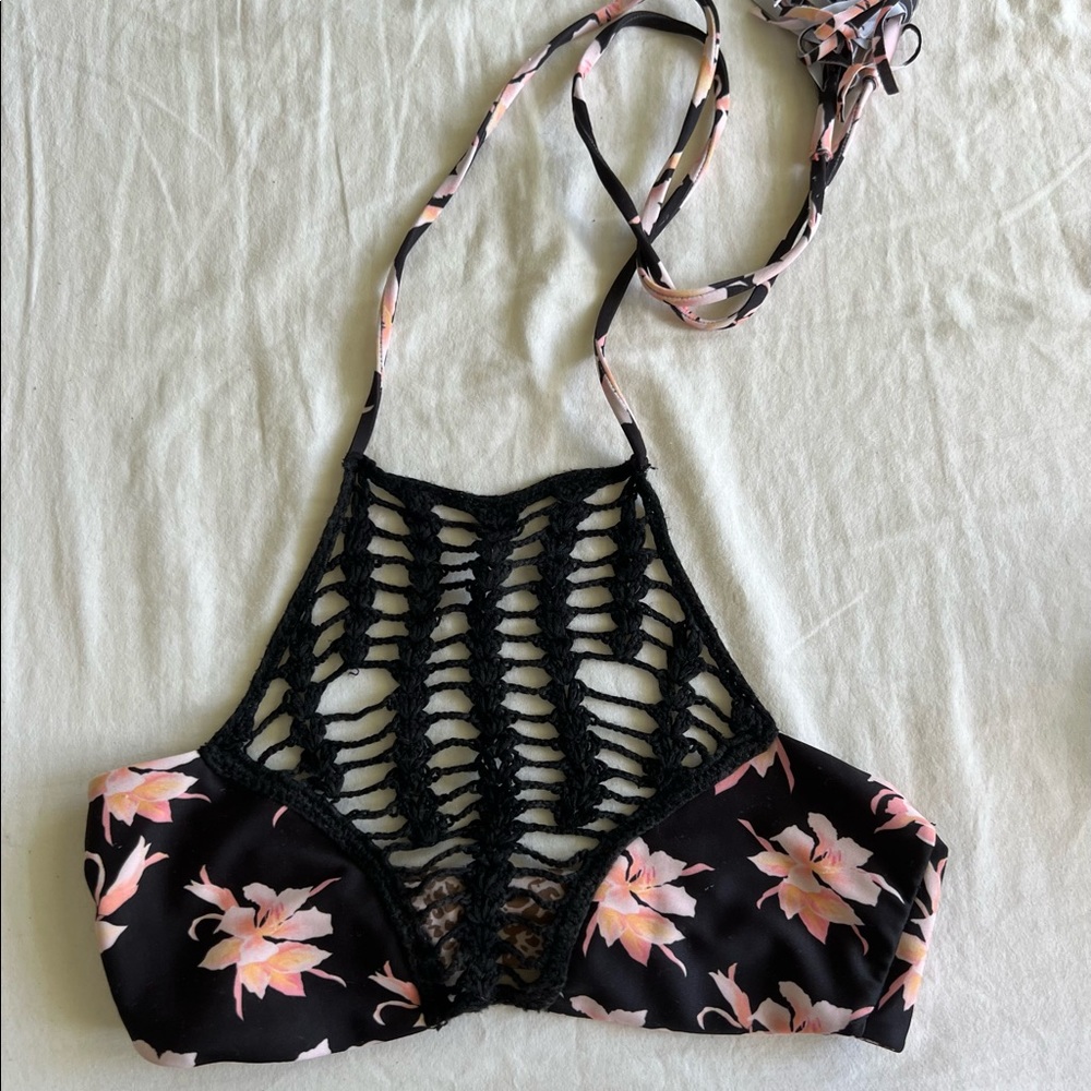 Acacia panama top size petite. Great condition, crochet has been kept with care